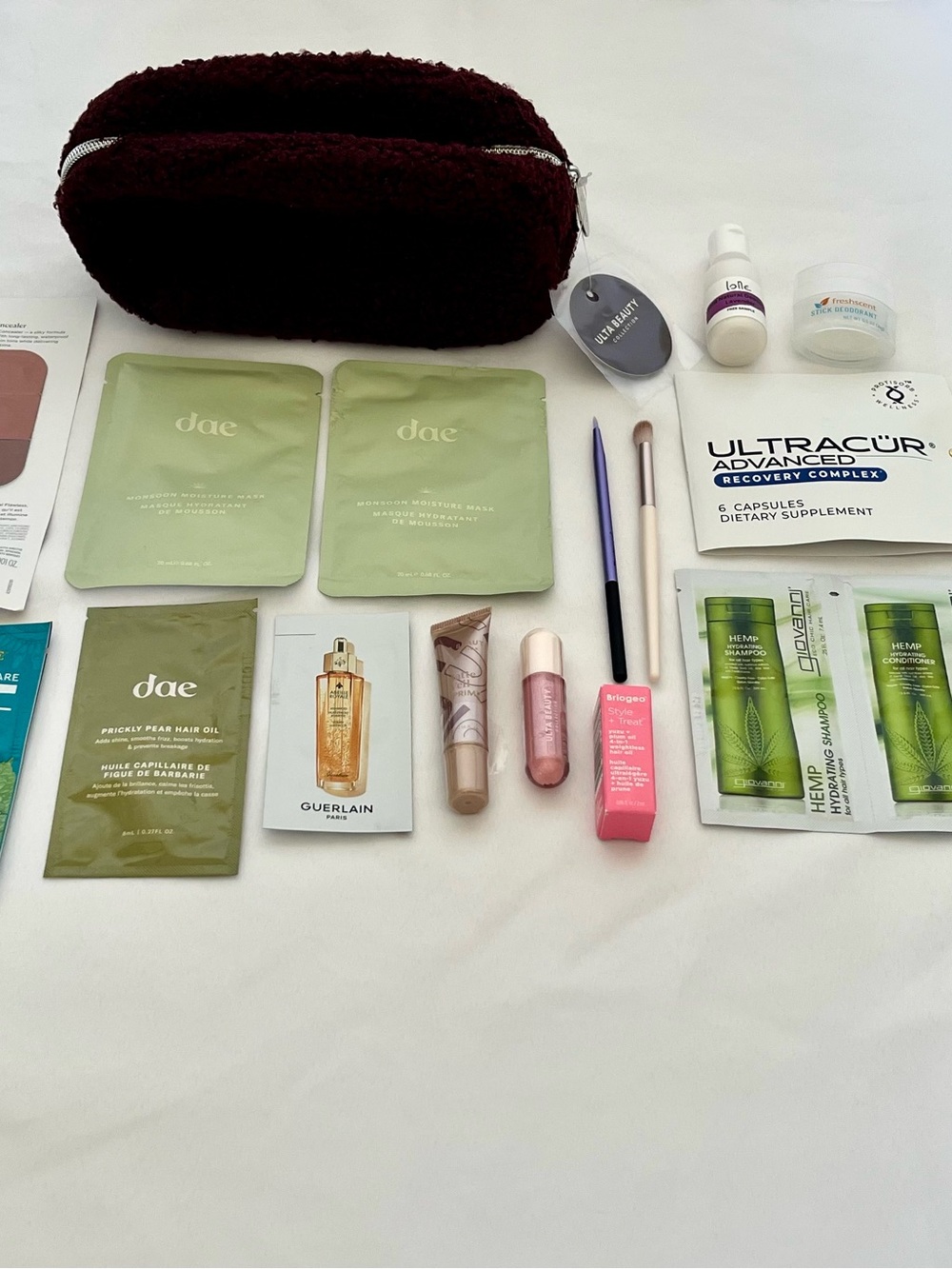Ulta Cosmetic Bag NWT Burgundy Boucle + 20 Beauty & Wellness Samples